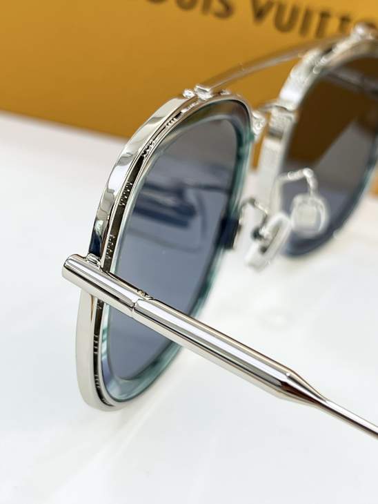 Picture of Louis Vuitton Sunglasses _SKUfw77796283fw